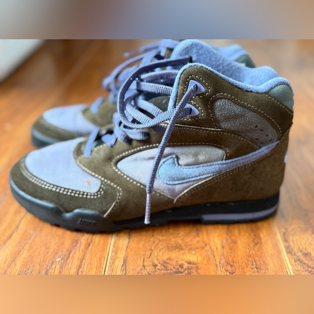Vintage Nike Women’s 7.5 High Top Sneakers Shoes Ankle Hiking Boots 930507